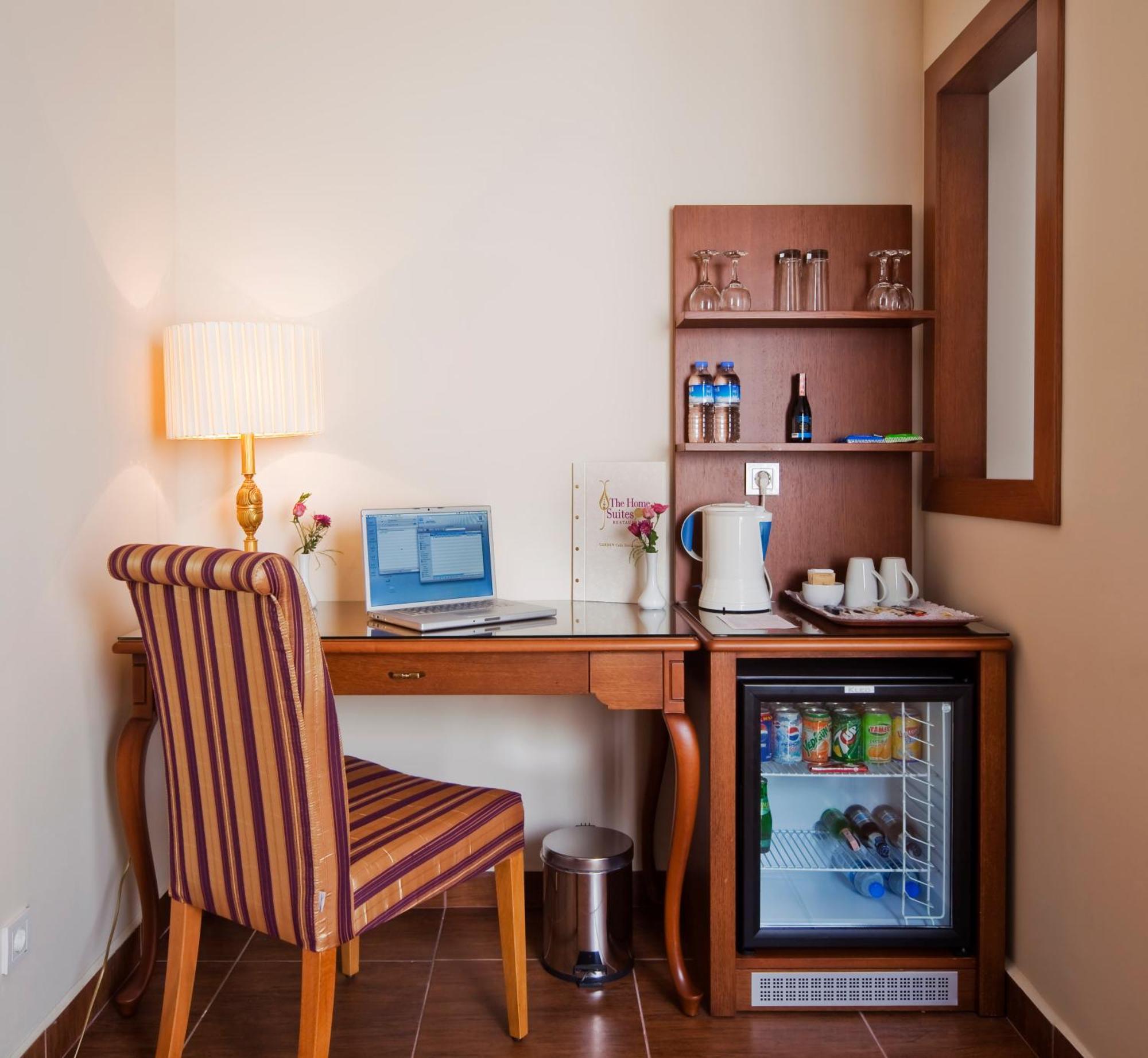 Executive Suite,1580461707:JPEG