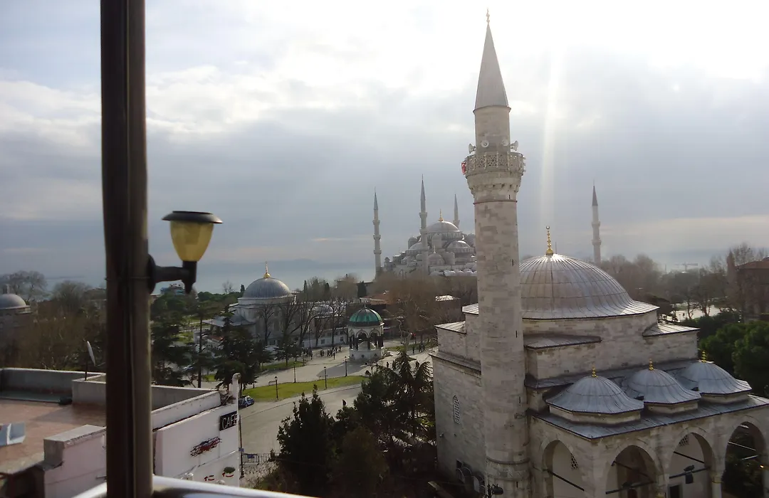Lapis Inn Hotel & Spa-1