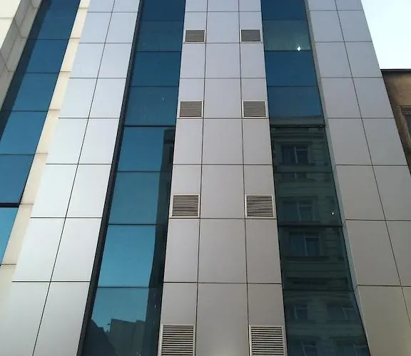 Cheap hotel: Grand Oral Hotel